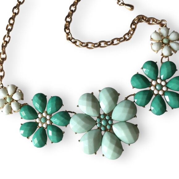 Sea-green/white tones floral collar necklace - Picture 1 of 11